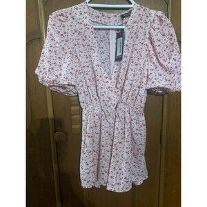 Nasty Gal NWT Women’s Pink Floral Romper.  Size 2 . B35